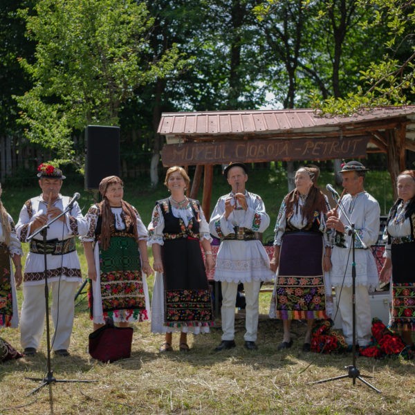 SĂRBĂTOAREA IEI LA LUNCA BRADULUI