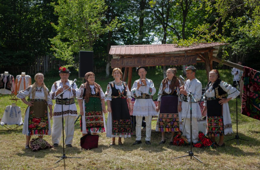 SĂRBĂTOAREA IEI LA LUNCA BRADULUI