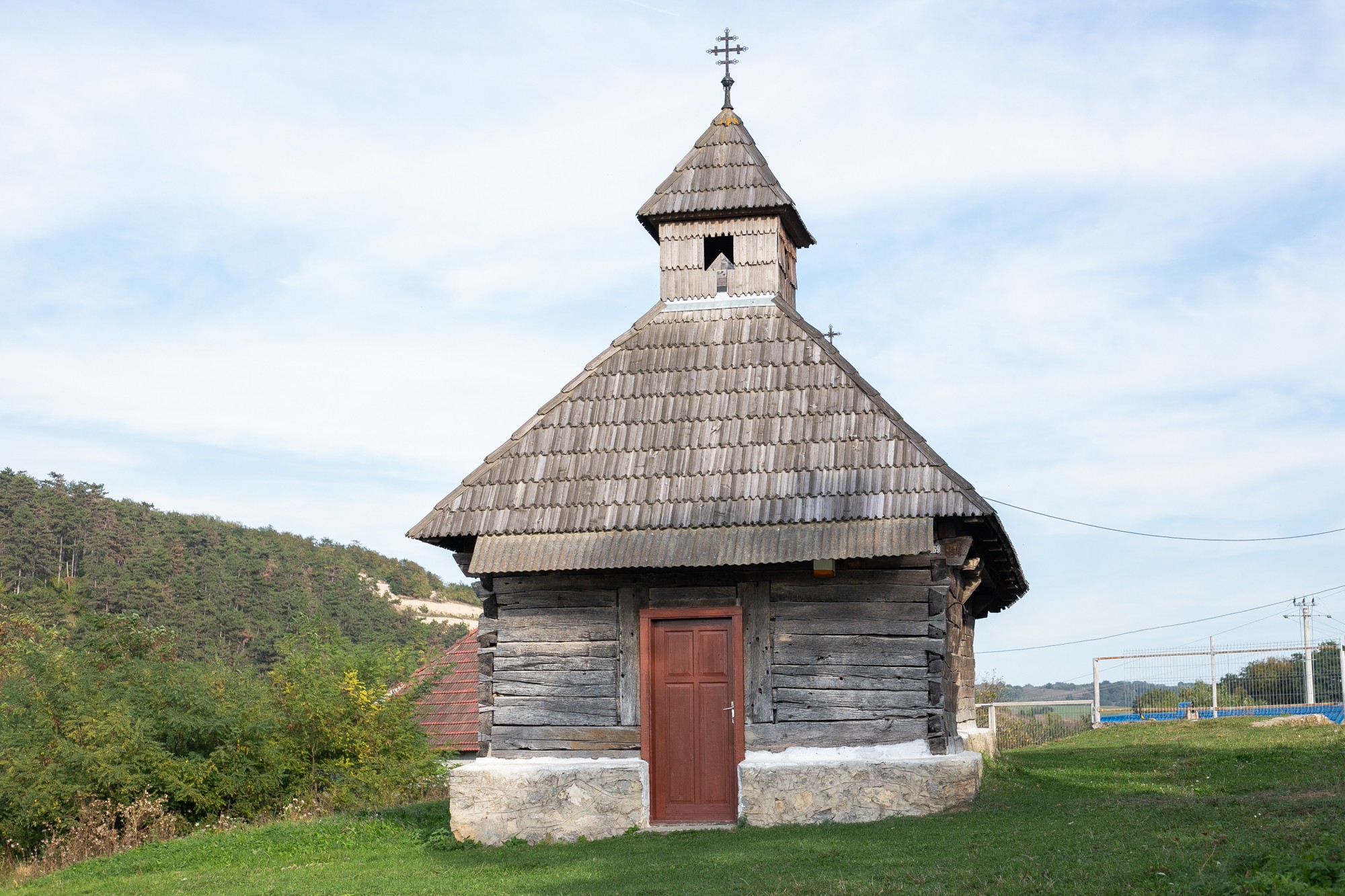 Read more about the article Biserica de lemn din Cuciulata