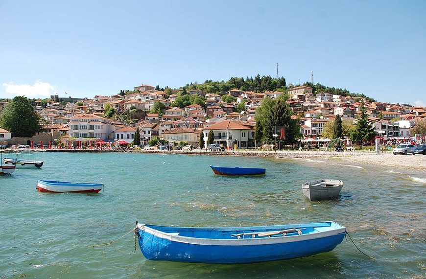 Către lac, pe ritmuri de Fshatarja Ime